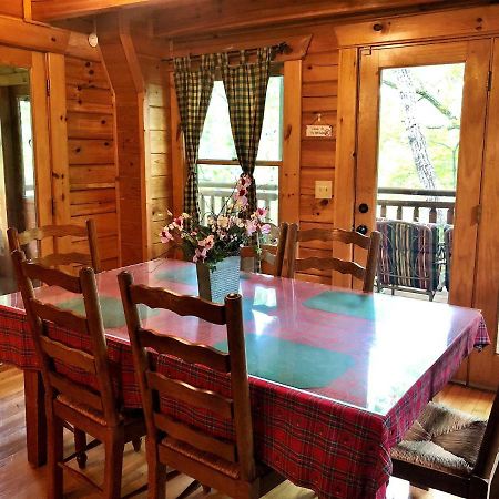 Bear Pleasures Cabin Villa Gatlinburg Exterior photo